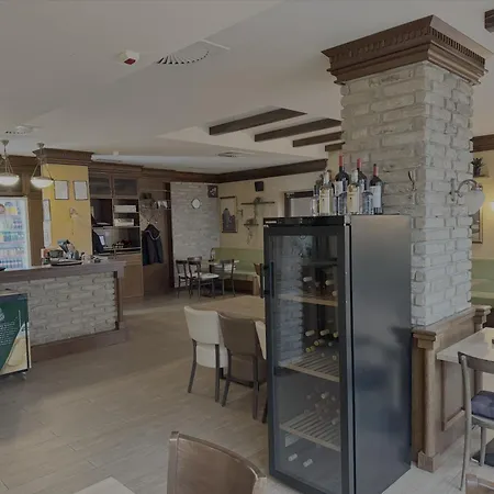 Lakeview Apartment *