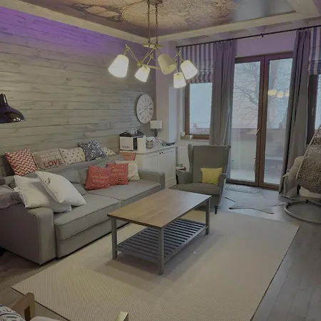 Lakeview Apartment *